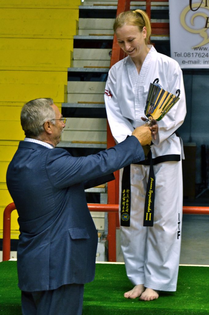 Miss joanna szczutkowska receiving best over female competitor at the European Championships in Naples Italy 2011